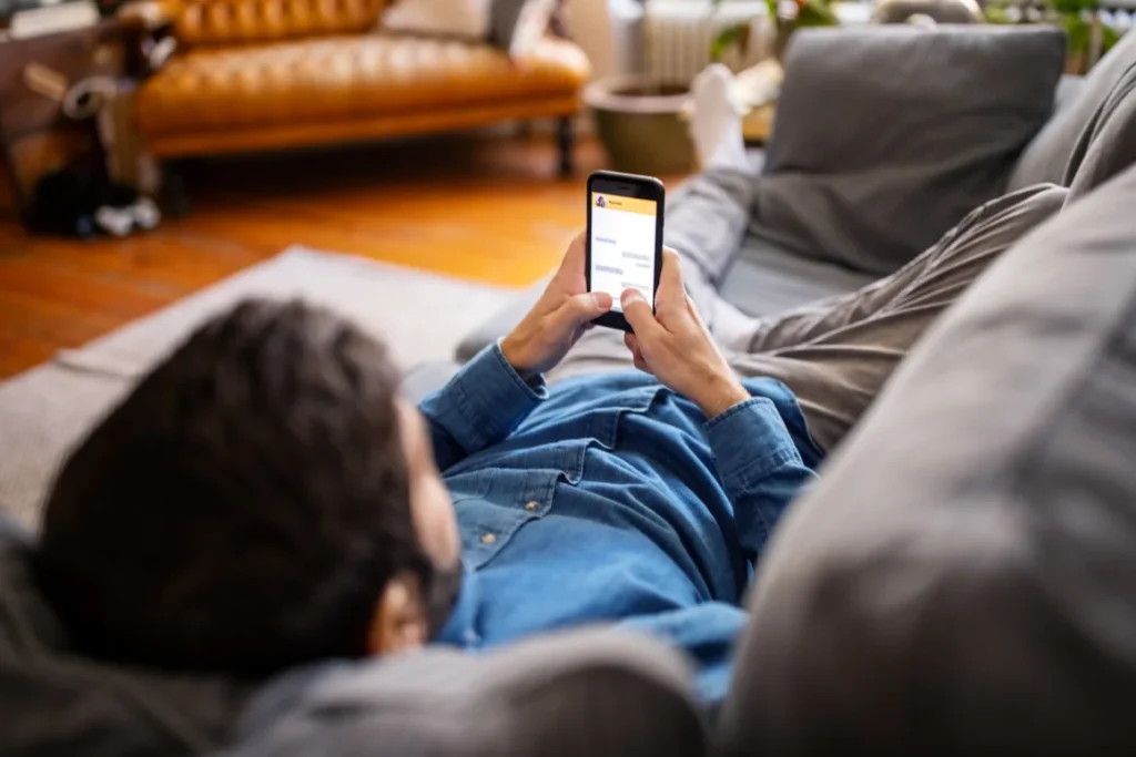 cell phone use reduces connection
